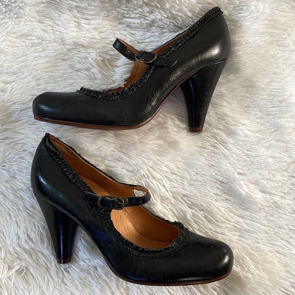 Chie Mihara Black strap buckle leather heel size 37.5 - Picture 8 of 9